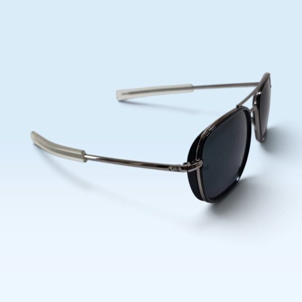 2026/09/42154.jpg RE Aviator