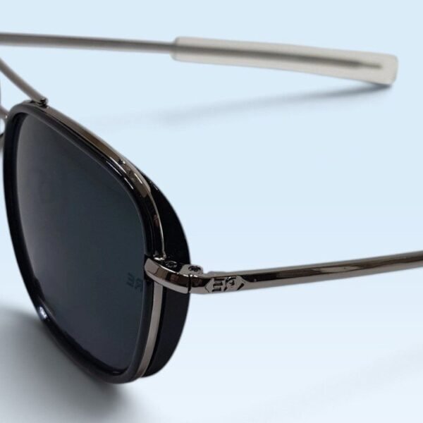 2026/09/42156.jpg RE Aviator
